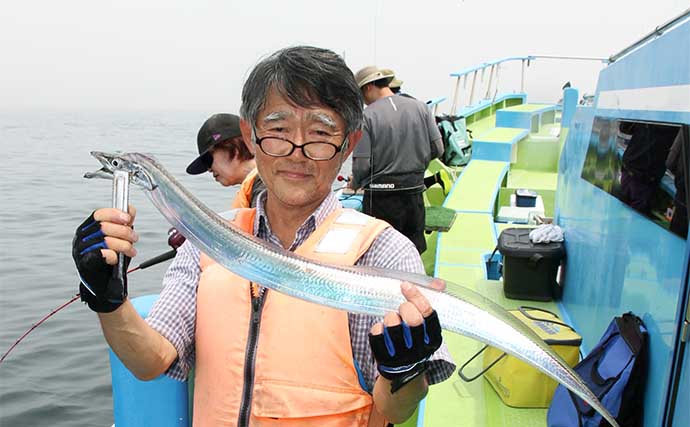 東京湾タチウオ・アジのリレー釣り　タチウオ22尾にアジ16尾と土産十分