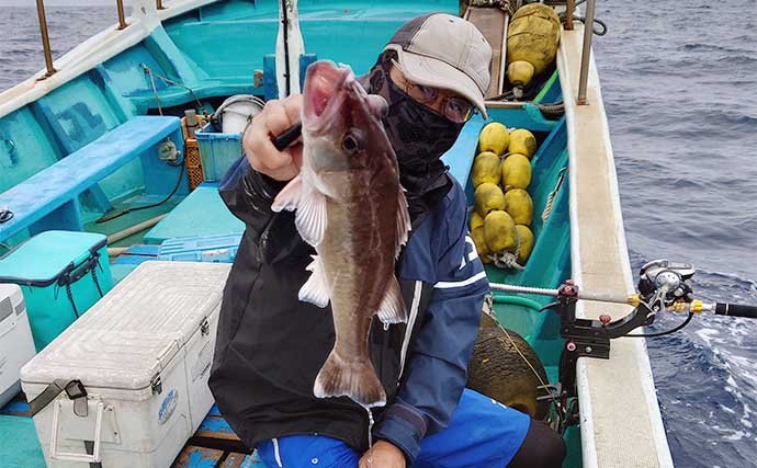 静岡の中深海釣りで幻の魚『アラ』を狙う　1kgオーバー頭に4匹