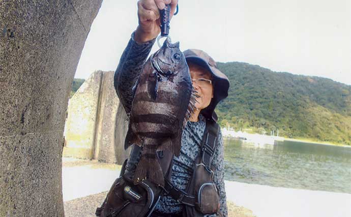 イカダのカカリ釣りでサンバソウが連発　採取したカラス貝が大当たり
