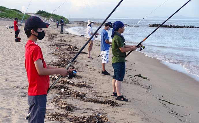 夏はキス投げ釣りの絶好のシーズン　堤防と砂浜から連掛けを堪能