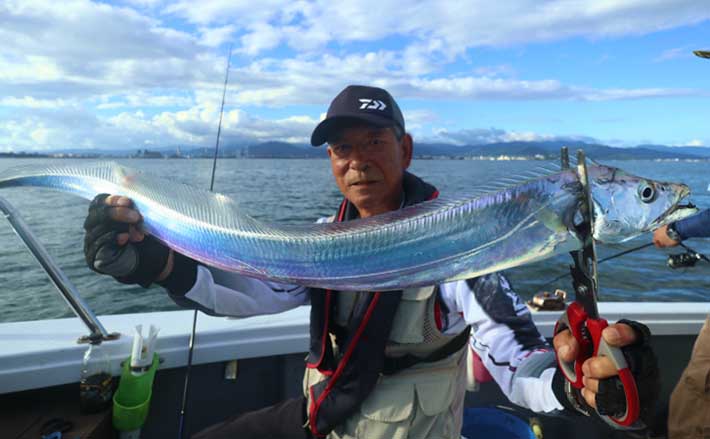 今週の『船釣り情報』特選釣果 全国各地で夏タチウオ釣りが開幕 | TSURINEWS