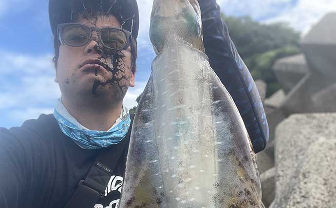 鹿児島でのエギング釣行でキロ級「夏アオリイカ」手中　ランガンが的中
