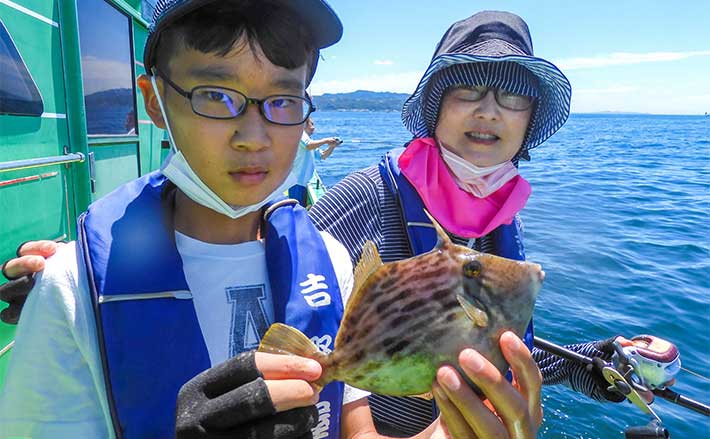東京湾の夏カワハギ釣りシーズン好スタート 34cm頭にトップ20尾