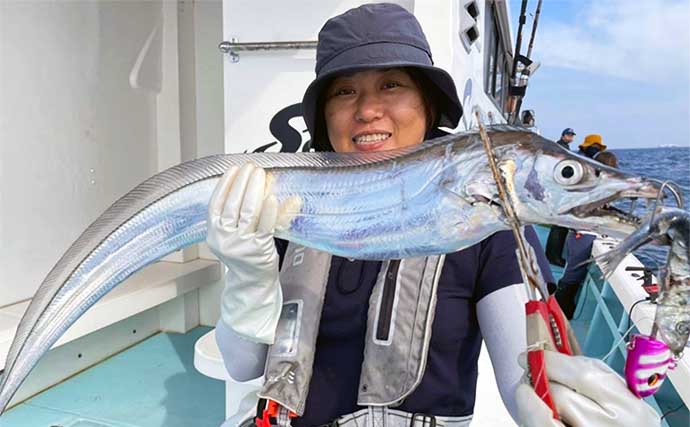 【大分・熊本】船釣り最新釣果　タチウオ釣りで指7本級頭に「つ抜け」