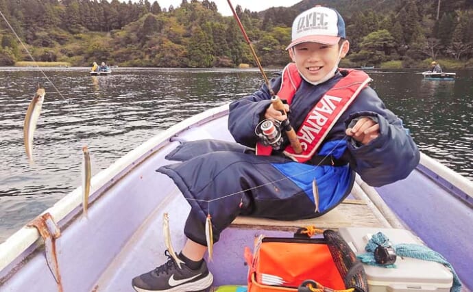 芦ノ湖で息子とボートワカサギ釣り　良型中心も数出ず2人で30尾