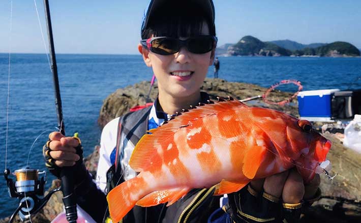 宮崎の沖磯でルアー＆フカセ釣り満喫 ゲストに高級魚「アカヤガラ」も
