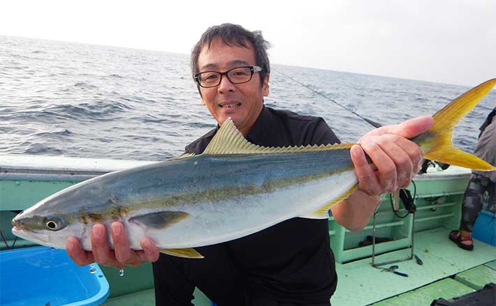 玄界灘の落とし込み釣りでネリゴ・ヒラマサ混じりでブリ連続キャッチ