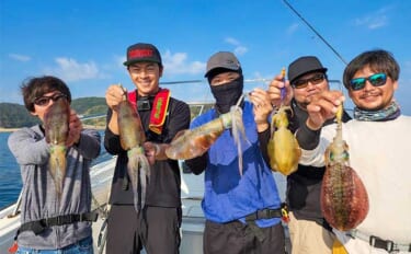 佐賀のティップランエギング釣行で初挑戦組も含めて船中平均10尾以上