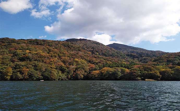 芦ノ湖でワカサギ＆フライフィッシング堪能　61cmニジマス浮上