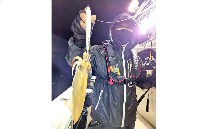 日本海のモンスターに挑戦　タルイカジギングで船中11.7kgの大物浮上