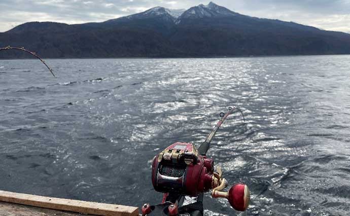 初冬の知床で船釣り堪能　カレイ・マダラ・ホッケで大型クーラー満タン