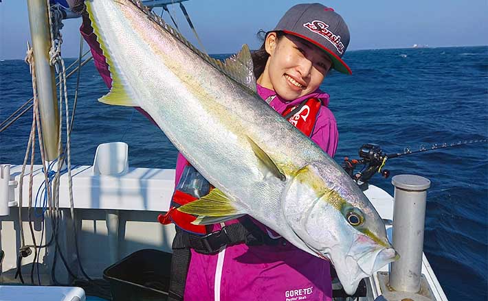 福岡での落とし込み釣りで92cmヒラマサ浮上 70cm大ダイも顔出し