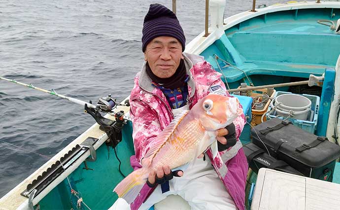 アマダイ釣りで良型混じりに本命9匹【静岡】 底から50cmが当たりタナ