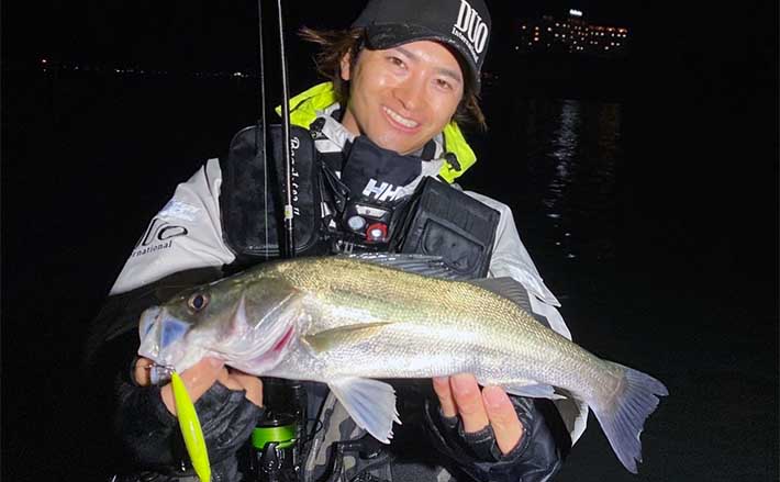 厳寒期の浜名湖ルアーシーバス釣行で本命連打 橋の明暗エリアがアタリ