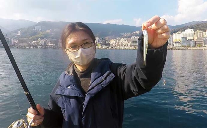 熱海港海釣り施設で安心＆安全釣行を満喫【静岡】 サビキでイワシ好捕