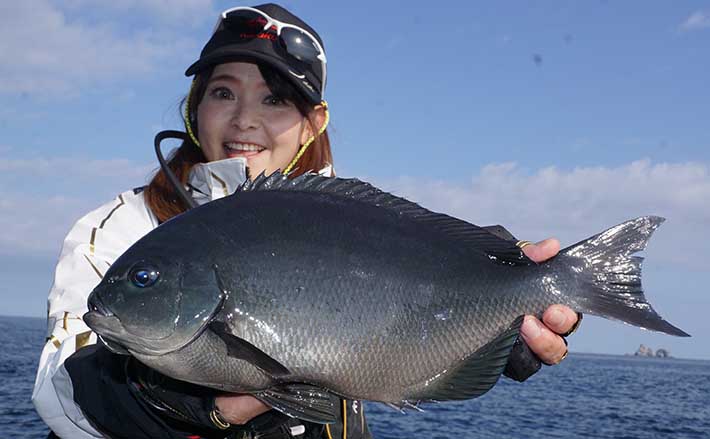 水平ウキ』活用のフカセ釣りで45cm頭に良型寒グロ連発 特徴・使い方も