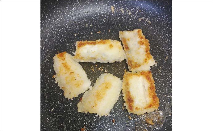 釣り魚で作る「ご飯のおかず」レシピ：タチウオのカツレツ風　揚げずに焼く