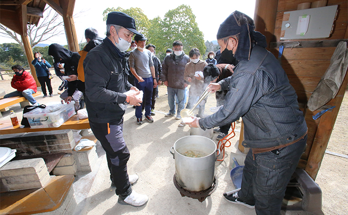 第48回豊田湖ワカサギ釣り大会が開催　老若男女がそれぞれに楽しむ