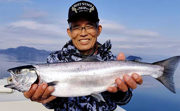 琵琶湖でのトローリング釣行で53cm頭に10匹キャッチ　絶品グルメに舌鼓