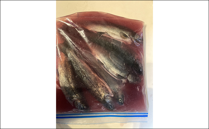 釣った魚で作る「嗜好品」レシピ：虹鱒（ニジマス）の燻製　天日干し＆温燻で旨味凝縮