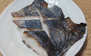 釣魚で作る「釣り人メシ」レシピ：イシダイの網焼き　ぶつ切り＆直火で豪快…