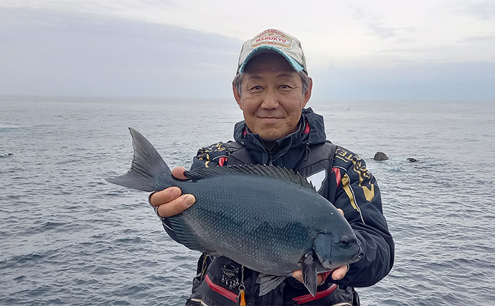 沖磯フカセ釣りで良型メジナを手中【静岡県・西伊豆】口太と尾長の両方を狙う | TSURINEWS