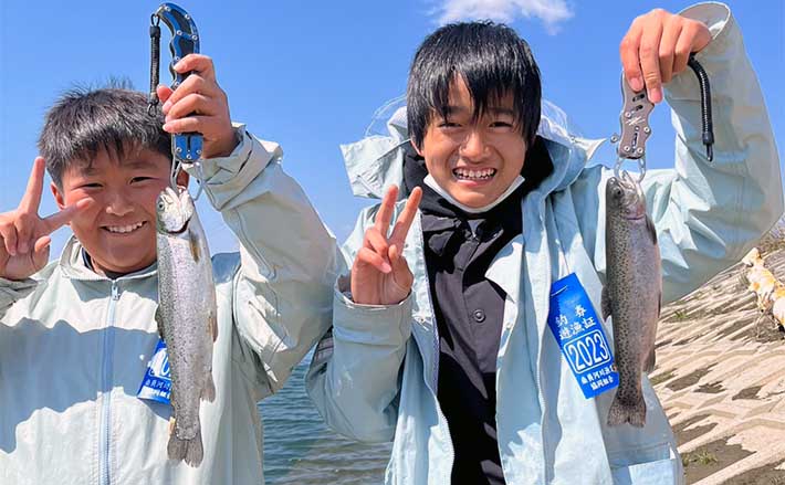 渓流ルアー釣りで成魚放流のニジマスを候補【三重・員弁川】スプーン中心にヒット | TSURINEWS