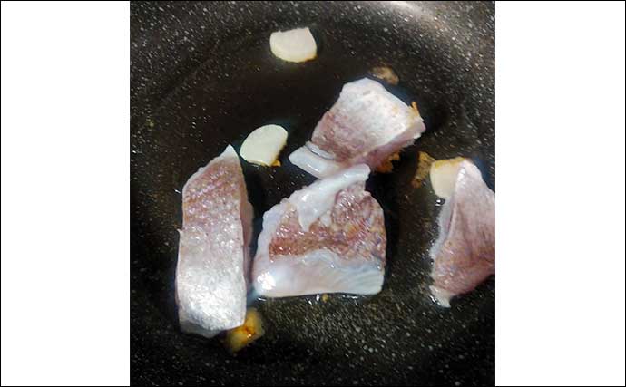 釣魚で作る「ひと手間」レシピ：チダイのアヒージョ風　軽く干すのがポイント