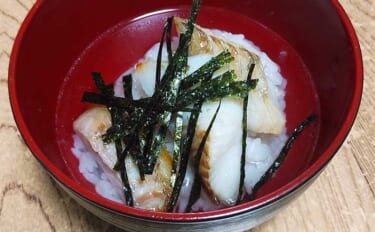 釣った魚で作る「食欲増進」レシピ：スズキの梅茶漬け　優しい出汁が決め手