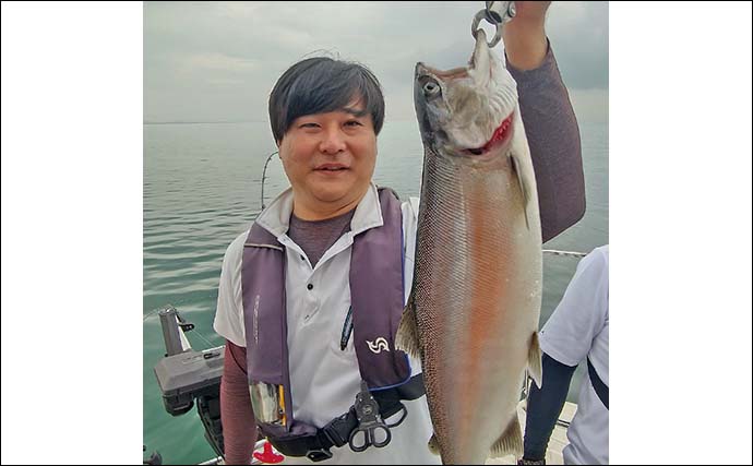 琵琶湖でのトローリング釣行で55cm頭にビワマス好捕　ジギングは不発