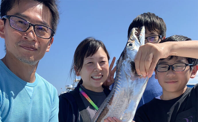 【釣果速報】博多湾内タチウオ釣りで小学生が指8本級ドラゴンGET（福岡）