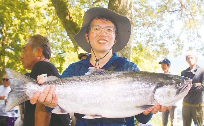 ビワマス体験トローリング」が開催【琵琶湖】65cm大型ニジマスも登場