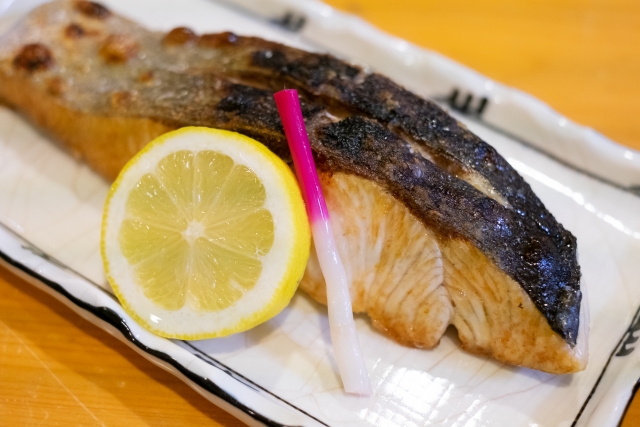 焼き魚に乗る紅白の生姜の名前は『はじかみ』　魚の後に食べるのが正解？