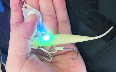 ワインドタチウオ釣りの便利アイテム「蓄光ライト」　メリット＆デメリットは？