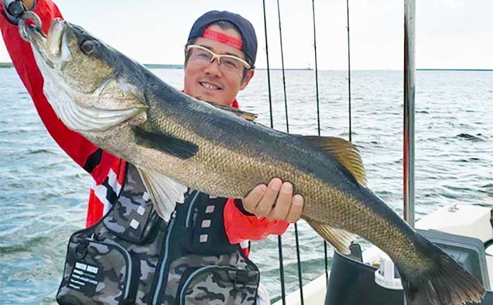 釣果速報】日中のルアーシーバス船で80cmランカー級が好反応（愛知