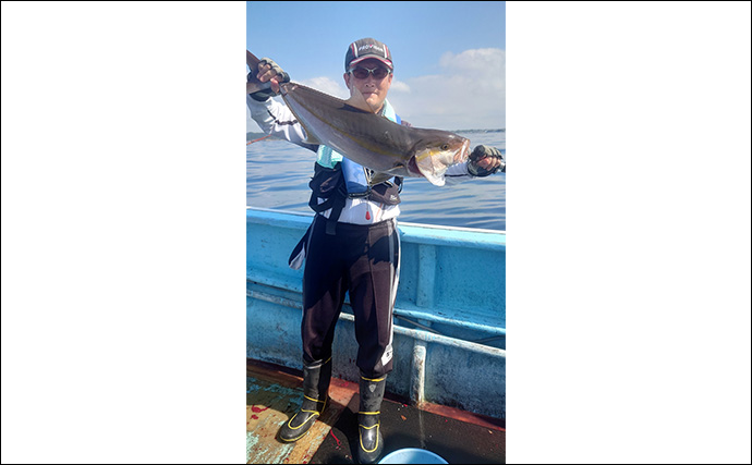 船でのムロアジ泳がせ釣りで良型カンパチをキャッチ【三重・片田沖】