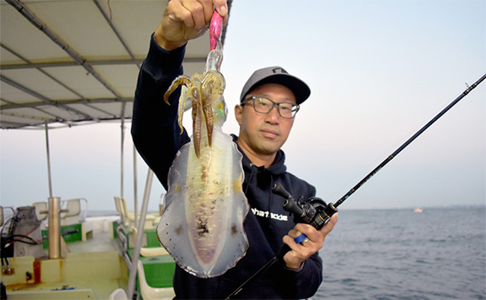 地域特化型ロッド】で瀬戸内のアオリイカ20尾手中 決め手の「和田式仕掛け」とは？ | TSURINEWS