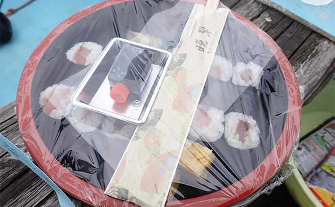 静岡県在住アングラーの印象に残っている釣りメシは【海上のカセで食べた寿司】