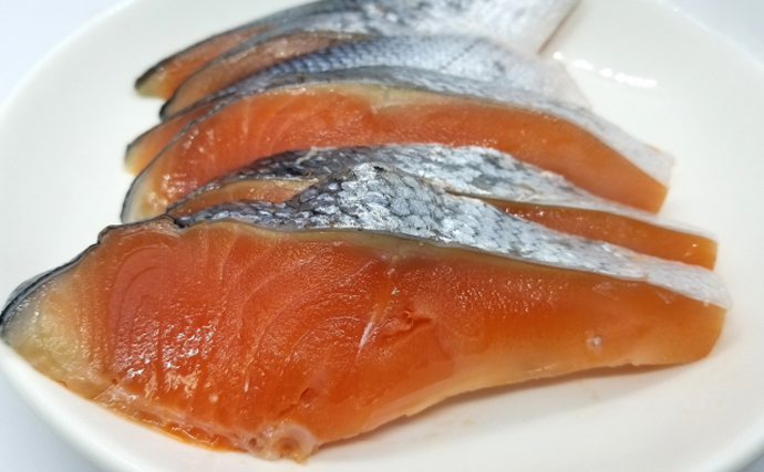 長引くサケ不漁の影響で【日本の年取り魚は「ブリ」に統一される可能性】