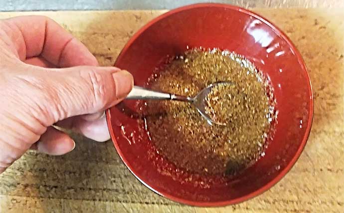 釣魚で作る「刺身アレンジ」レシピ：アラカブのゴマ和え　味の深みが倍増