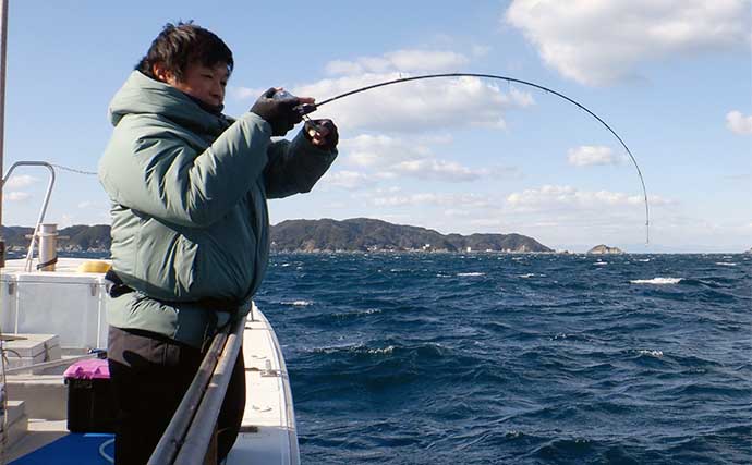 鳥羽沖の青物ジギング釣行でワラサ好捕【KAIEIMARU】控えめアクションが吉