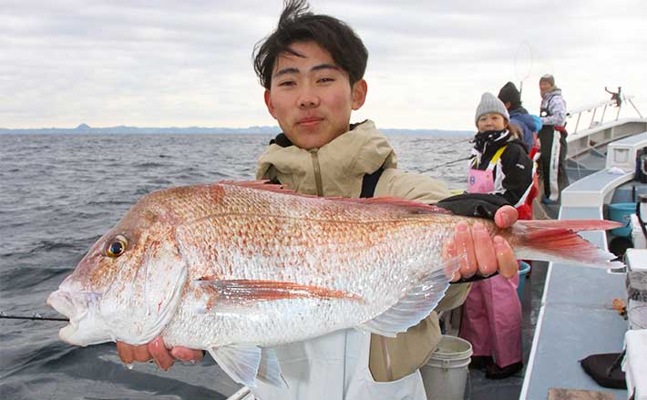 船でのコマセ五目釣りで大型アジにマダイにクロムツと多彩【神奈川・洋征丸】 | TSURINEWS