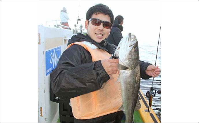 東京湾ジギングシーバス船で50〜60cm級中心に釣る人本命12尾【渡辺釣船店】