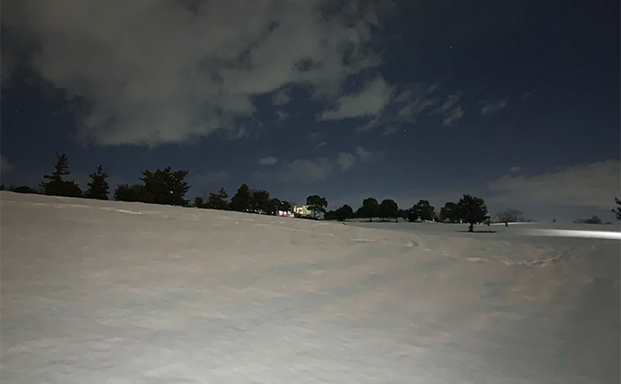 雪の中の堤防ライトゲーム釣行で40cmシーバスをキャッチ【三重・霞ケ浦ふ頭】