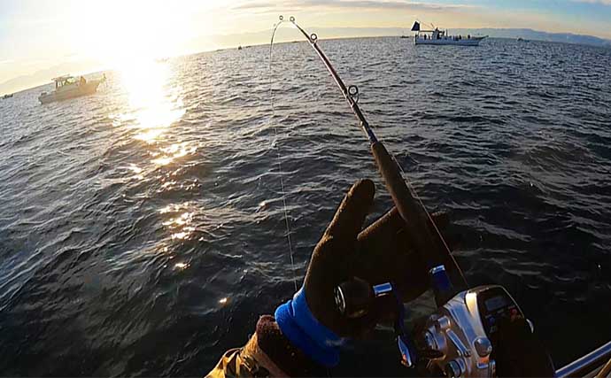 富山湾スルメイカ釣りで2桁釣果【シーアース】コンビニ割り箸で作ったツノが的中？