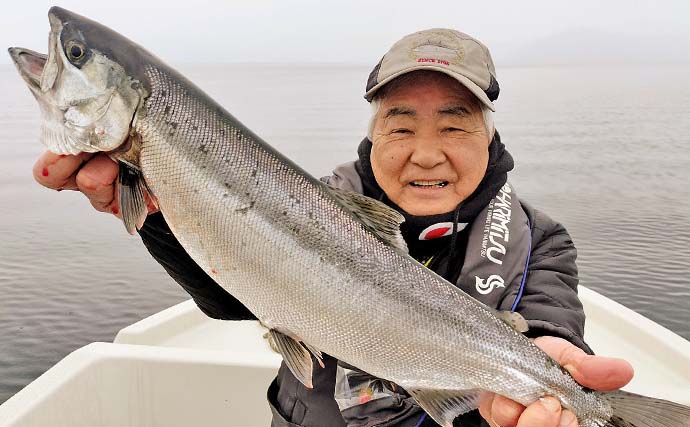琵琶湖でのレイクトローリング釣行で55cmビワマス浮上　熟成刺身は家族からも絶賛
