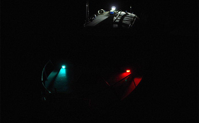ミニボート釣行における【灯火の必要性】マヅメ時はもちろん日中も点灯を