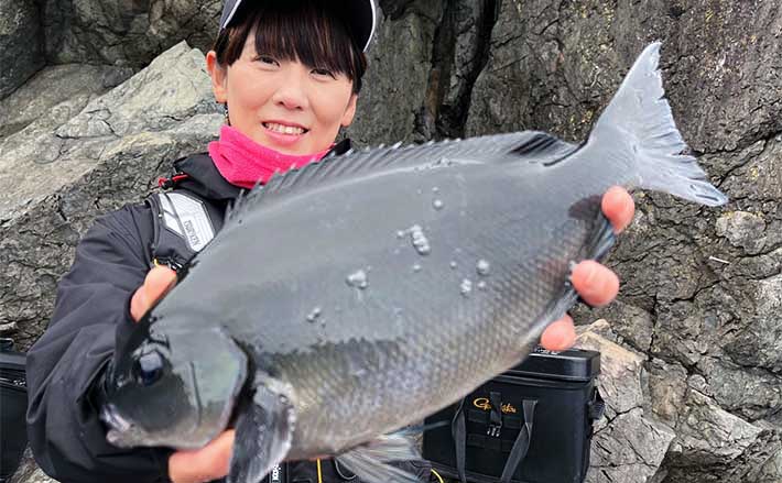 磯フカセ釣りで42cm頭に良型クロ乱舞【大分】クーラー満タン釣果に大