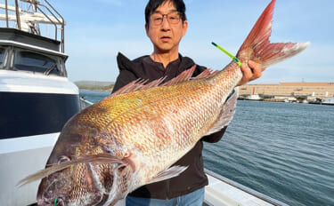 【沖のルアー最新釣果】タイラバ釣行で6kg大型マダイ浮上（玄界灘）
