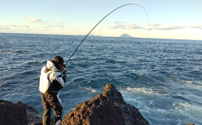 伊豆大島でのフカセ釣りで40cm超えの口太＆尾長メジナ連打【東京】